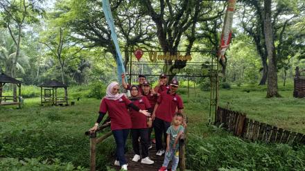 Perangkat Desa Tingkatkan Kebugaran dengan Jalan Keliling Desa
